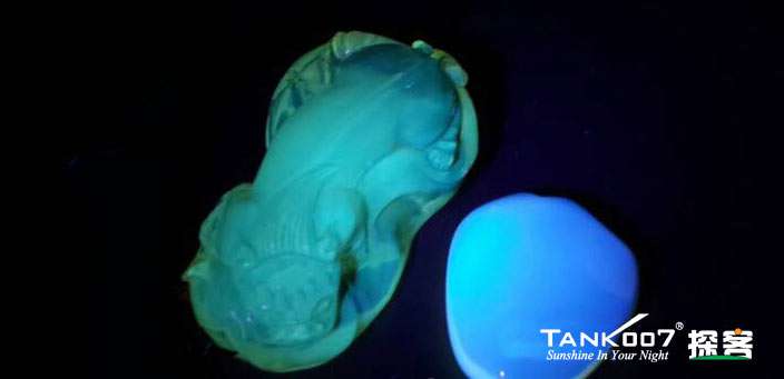 網上用紫光手電鑒定琥珀的帖子這么多，哪個是真假？